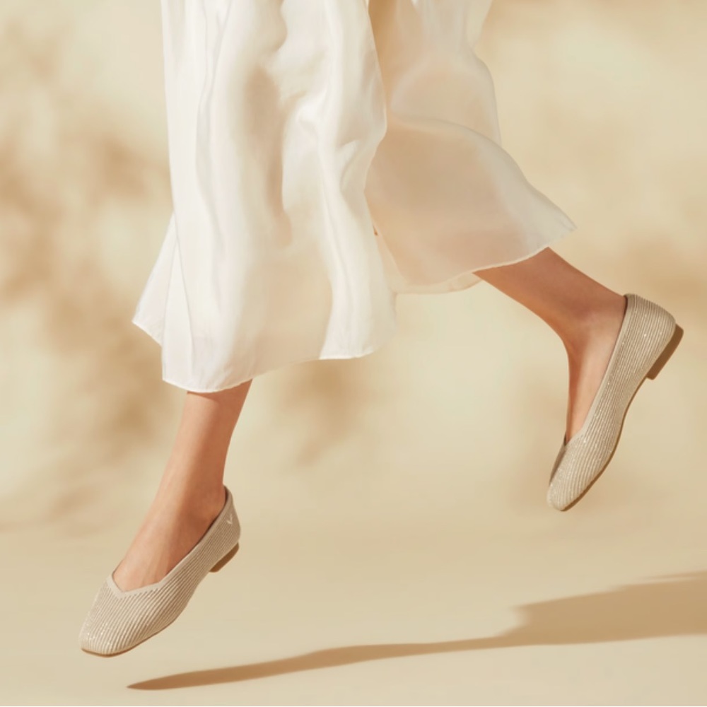 Vivaia Square-Toe V-Cut Women's Flats  Margot 2.0 Almond NEW Size 8